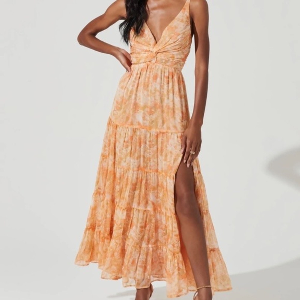 NWOT ASTR the Label Elsa Floral Tiered Maxi Dress Size M